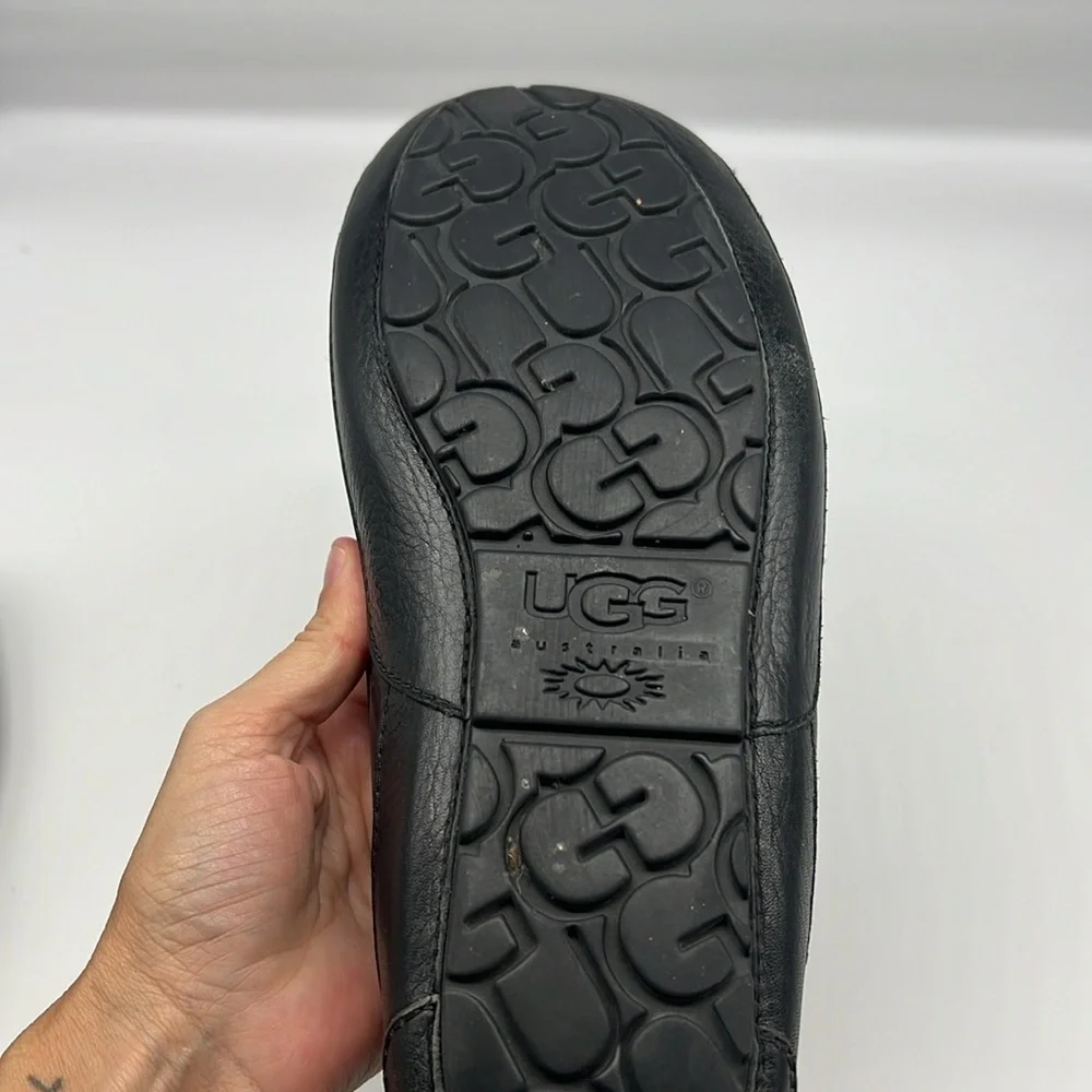 UGG - Ascot Grain Black Leather Shearling Sheepskin Lightweight Slippers Size 7